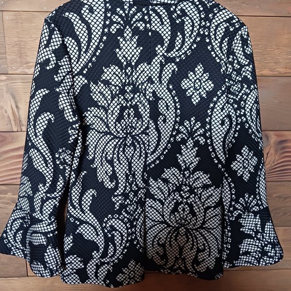 NWOT FRANK LYMAN LUX LACE over textured material back zippered fitted top SZ 10 - Picture 9 of 9